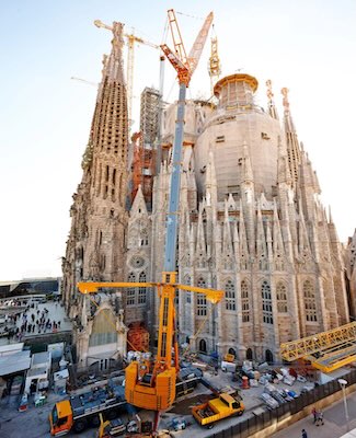 Liebherr Sagrada familia IMM Ingeniería de montajes y maniobras